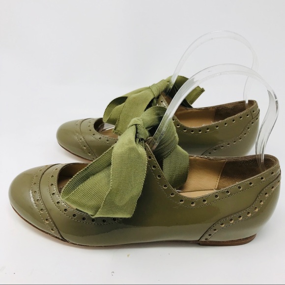 Pour La Victoire Avocado Green Retro Lace Oxfords - Picture 6 of 8